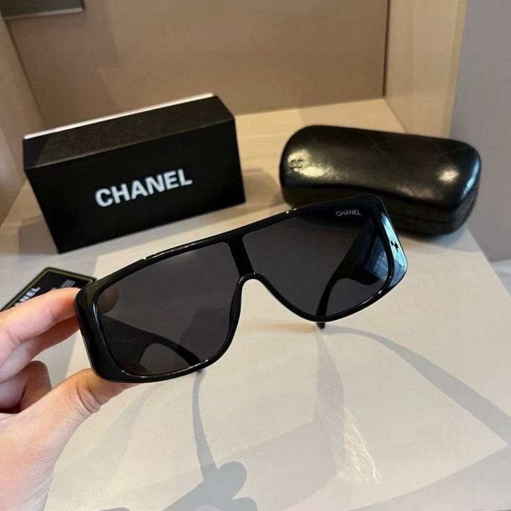 CHANEL Matelasse Sunglasses Black - Picture 4 of 8